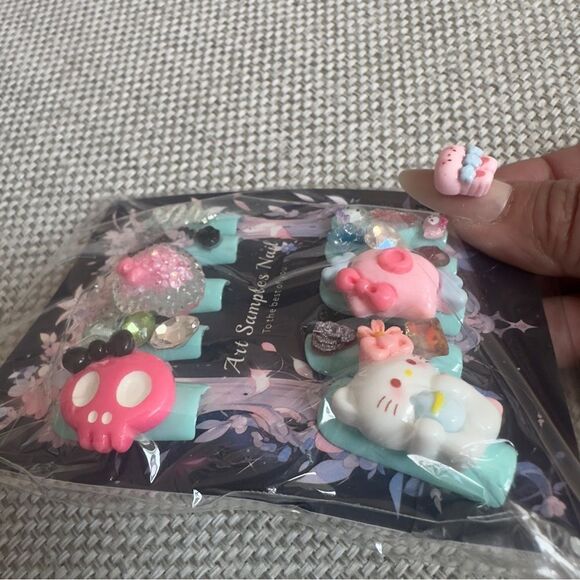 Nail Art- Cute Cartoon Nail Art Set Size Medium - Picture 10 of 13